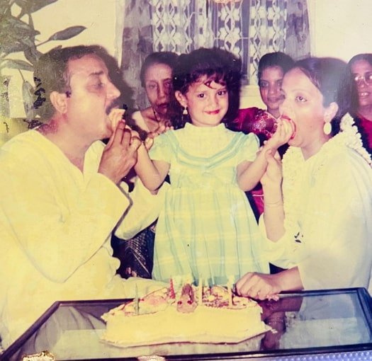 foto d'infanzia di adaa khan