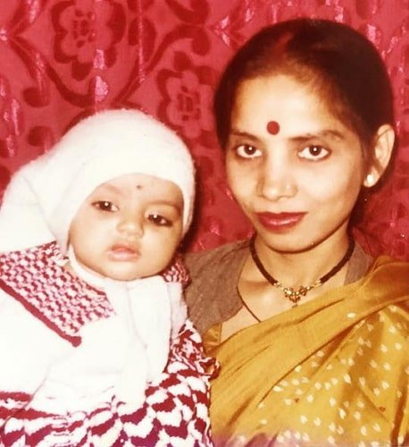 foto de infância de deepika singh