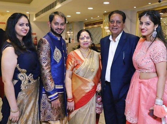 família deepika singh