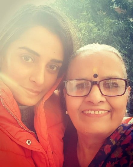 pooja sharma mãe