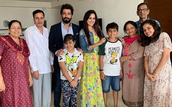   Kamya Punjabi-Familie