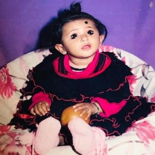 photo d'enfance de shivangi joshi