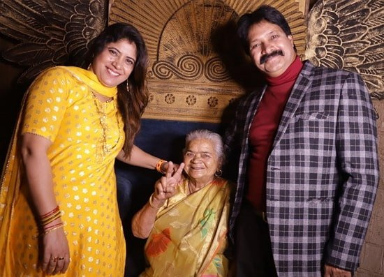 parents shivangi joshi