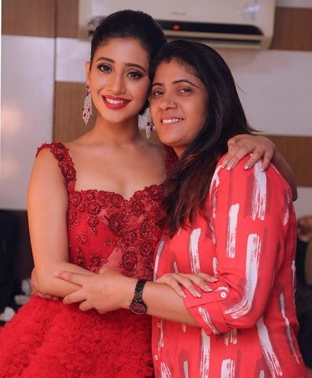 shivangi joshi mère