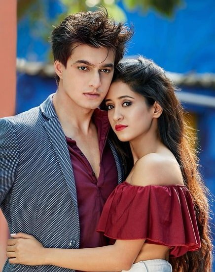 petit ami shivang joshi