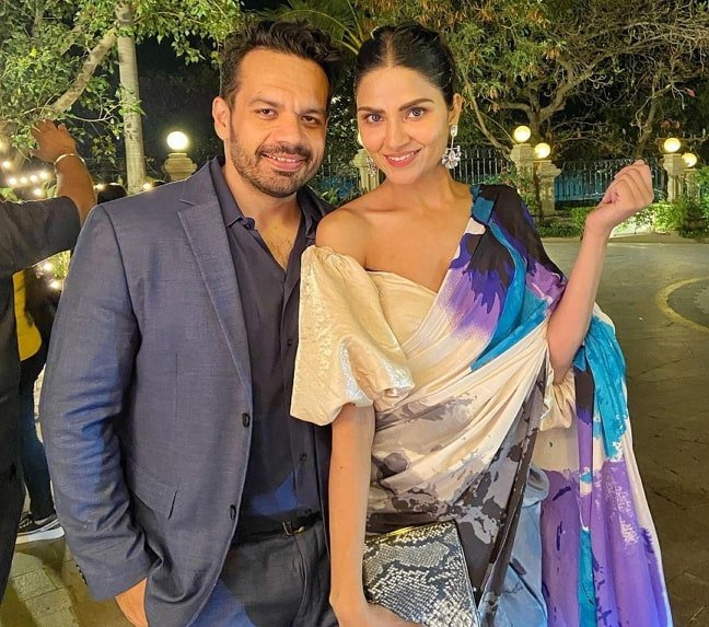 esposa de gaurav taneja