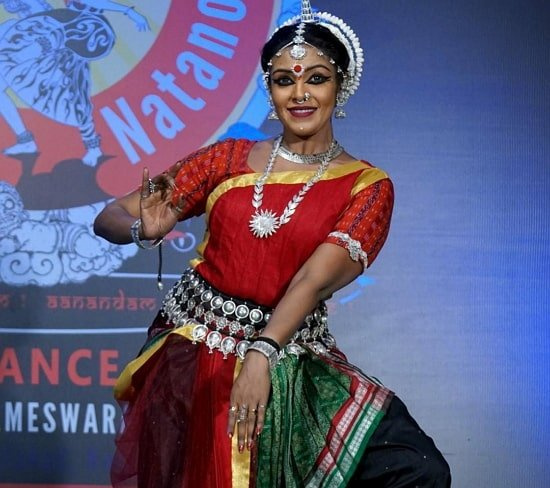 sandhya manoj
