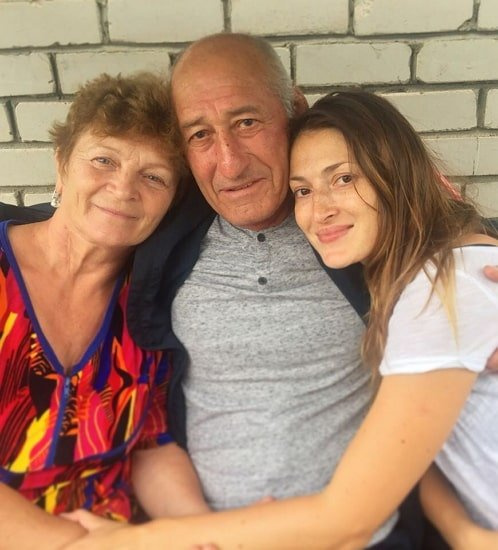 дина умарова родители