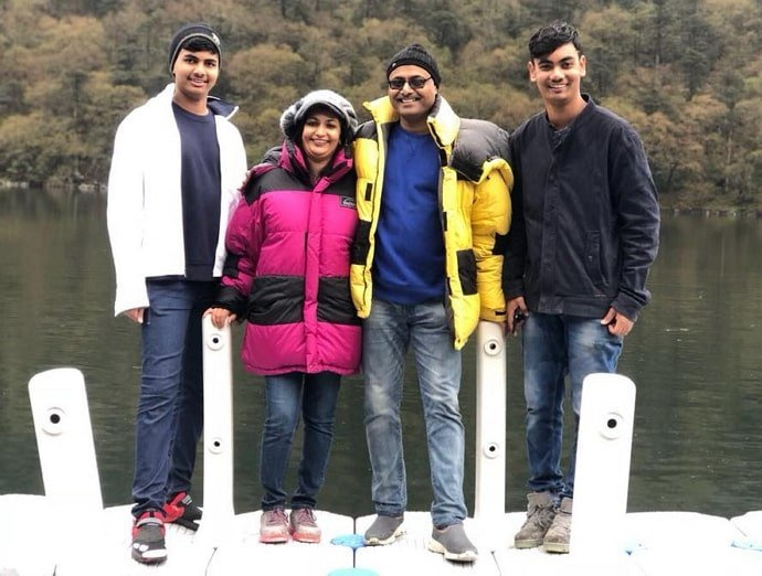 familia manoj sashidhar