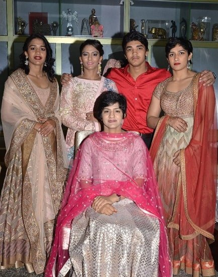   hermana sangeeta phogat