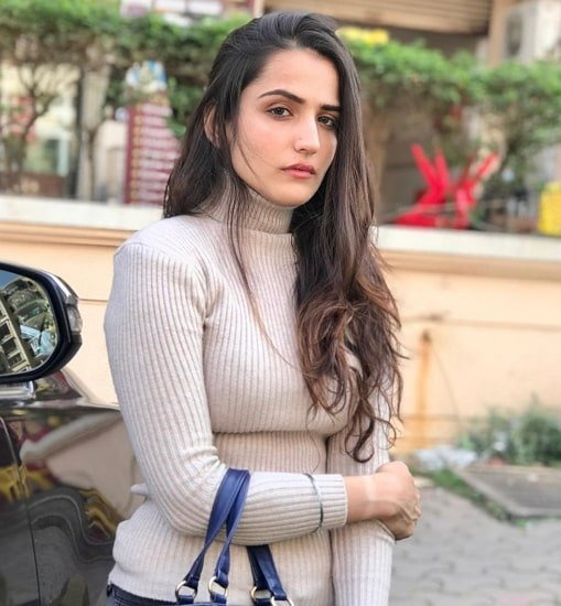 riya kischanchandani