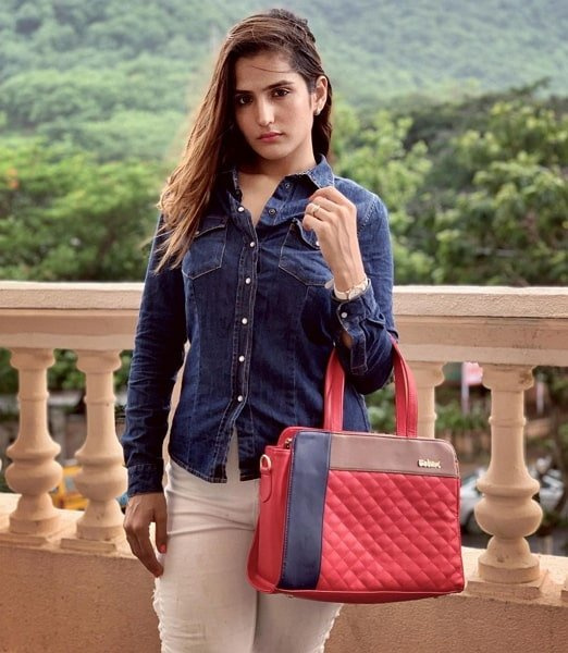 riya kischanchandani