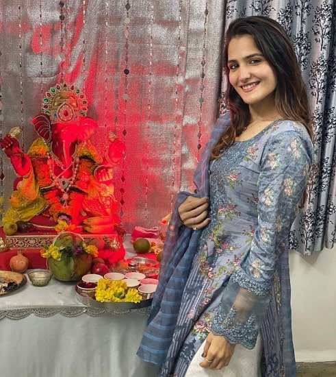 riya kischanchandani