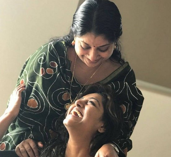 meera anil mãe
