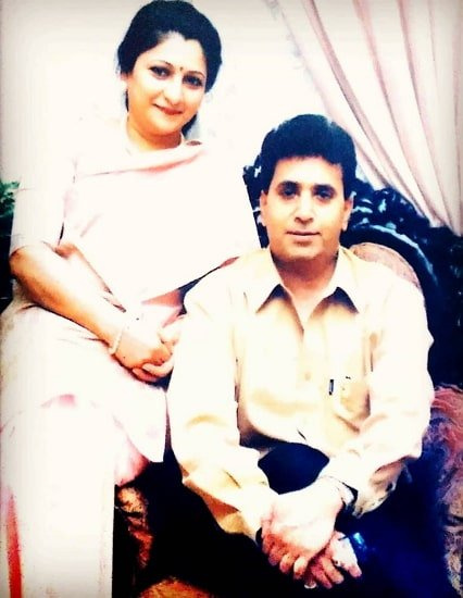 esposa de anil deshmukh